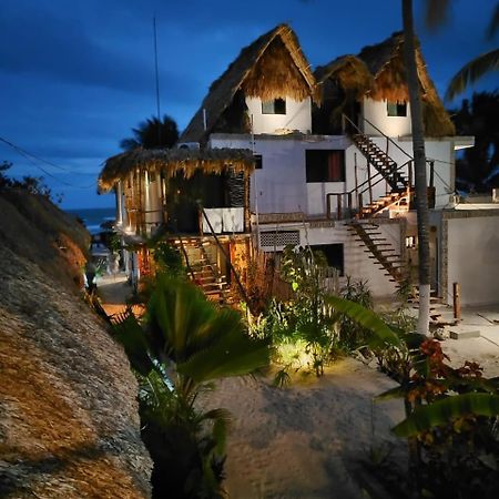 Casa Mate Beachfront Houses אל קויו מראה חיצוני תמונה
